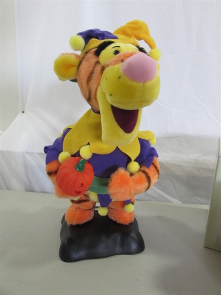 SCENTSY SCARECROW WAX MELTER, AVON HALLOWEEN DECOR