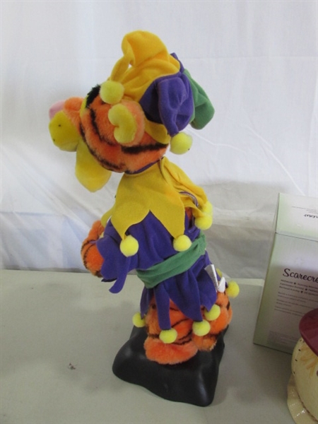 SCENTSY SCARECROW WAX MELTER, AVON HALLOWEEN DECOR
