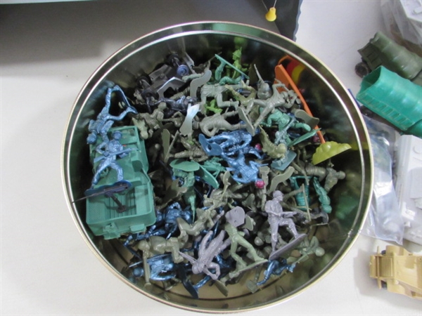 VINTAGE GUNS OF NAVARONE BATTLEGROUND PLAYSET W/LOTS OF TOY SOLDIERS, VEHICLES & MORE
