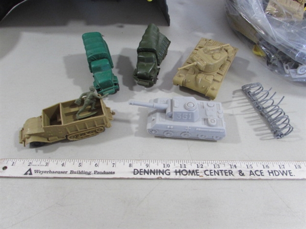 VINTAGE GUNS OF NAVARONE BATTLEGROUND PLAYSET W/LOTS OF TOY SOLDIERS, VEHICLES & MORE