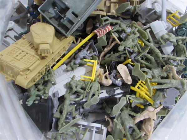 VINTAGE GUNS OF NAVARONE BATTLEGROUND PLAYSET W/LOTS OF TOY SOLDIERS, VEHICLES & MORE