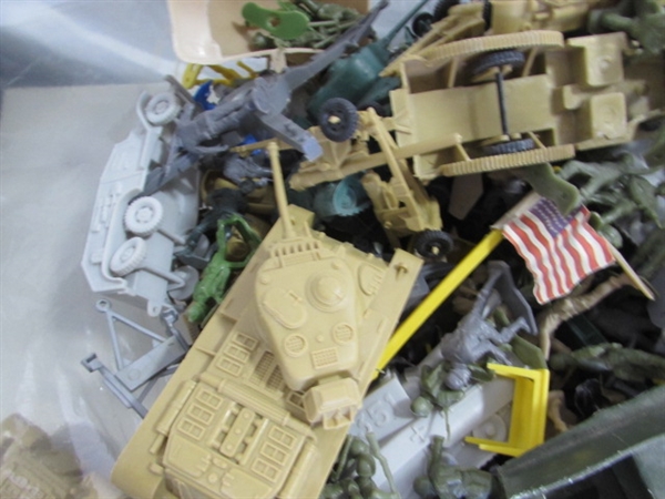 VINTAGE GUNS OF NAVARONE BATTLEGROUND PLAYSET W/LOTS OF TOY SOLDIERS, VEHICLES & MORE