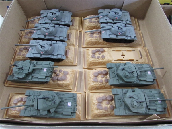 COLLECTION OF TOY OR HO SCALE MILITARY VEHICLES - MOSTLY DIECAST MODELS