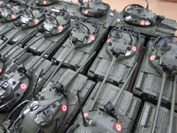COLLECTION OF TOY OR HO SCALE MILITARY VEHICLES - MOSTLY DIECAST MODELS