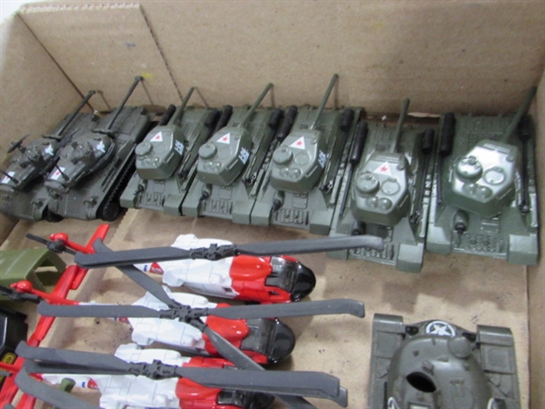COLLECTION OF TOY OR HO SCALE MILITARY VEHICLES - MOSTLY DIECAST MODELS