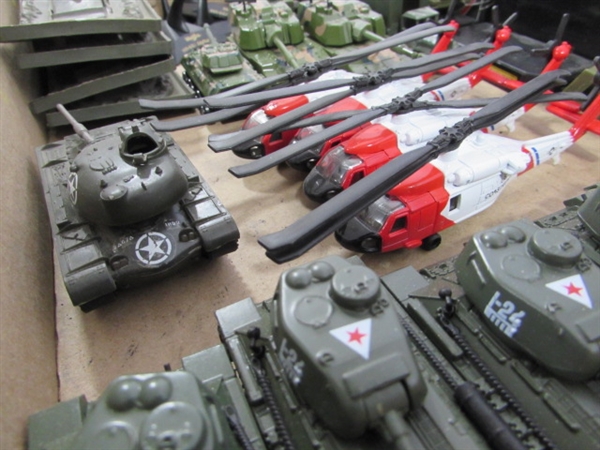 COLLECTION OF TOY OR HO SCALE MILITARY VEHICLES - MOSTLY DIECAST MODELS