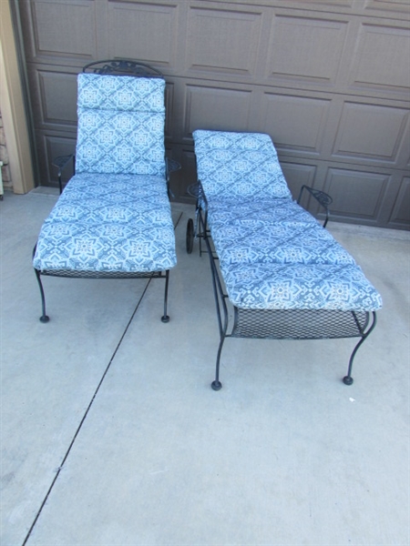 PAIR OF WROUGHT IRON LOUNGE CHAIRS W/CUSHIONS