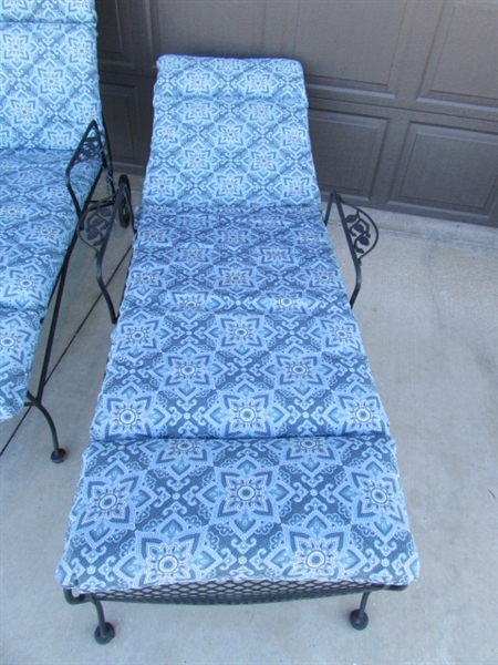 PAIR OF WROUGHT IRON LOUNGE CHAIRS W/CUSHIONS