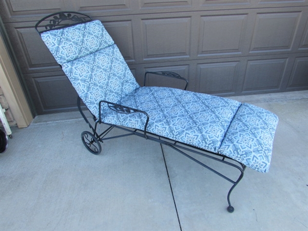 PAIR OF WROUGHT IRON LOUNGE CHAIRS W/CUSHIONS