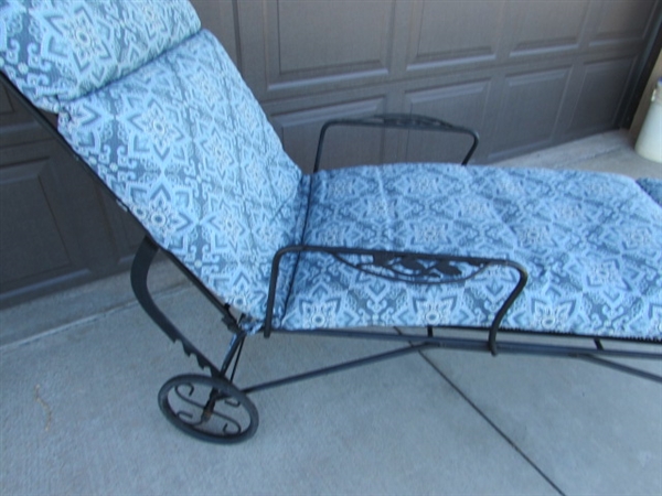 PAIR OF WROUGHT IRON LOUNGE CHAIRS W/CUSHIONS
