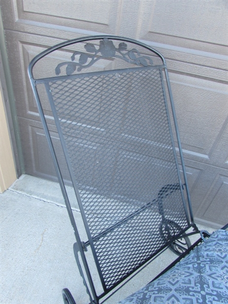 PAIR OF WROUGHT IRON LOUNGE CHAIRS W/CUSHIONS