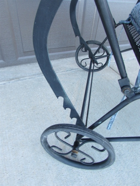 PAIR OF WROUGHT IRON LOUNGE CHAIRS W/CUSHIONS