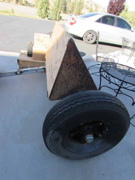TOWABLE TARGET TRAP, TIMER & ASSORTED BOXES OF PAPER TARGETS