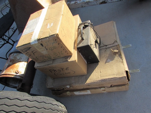 TOWABLE TARGET TRAP, TIMER & ASSORTED BOXES OF PAPER TARGETS