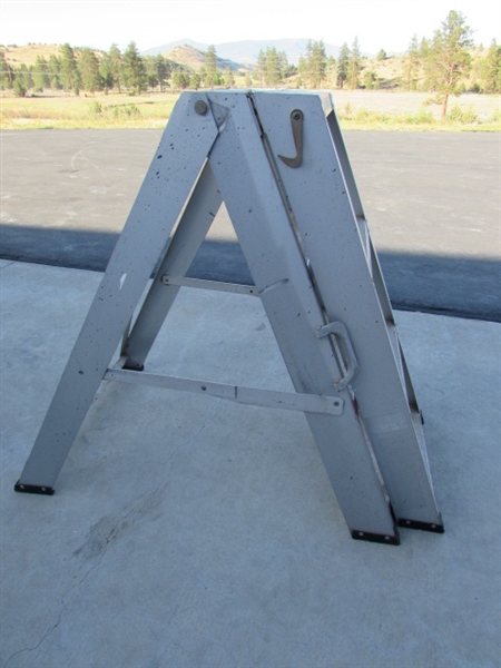 ALUMINUM STEP LADDER