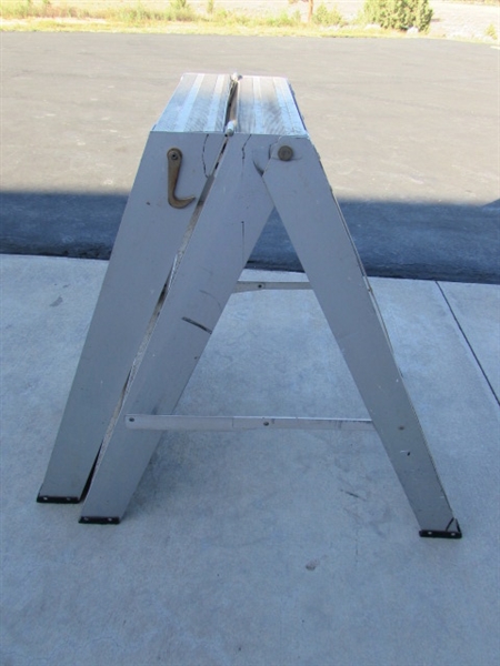 ALUMINUM STEP LADDER