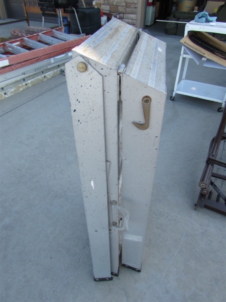 ALUMINUM STEP LADDER