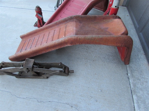 CAR RAMPS, JACKS & JACK STANDS