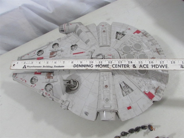 MILLENNIUM FALCON MODEL & DIECAST STAR WARS FIGURES