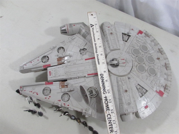 MILLENNIUM FALCON MODEL & DIECAST STAR WARS FIGURES