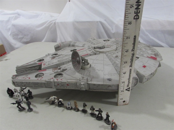 MILLENNIUM FALCON MODEL & DIECAST STAR WARS FIGURES