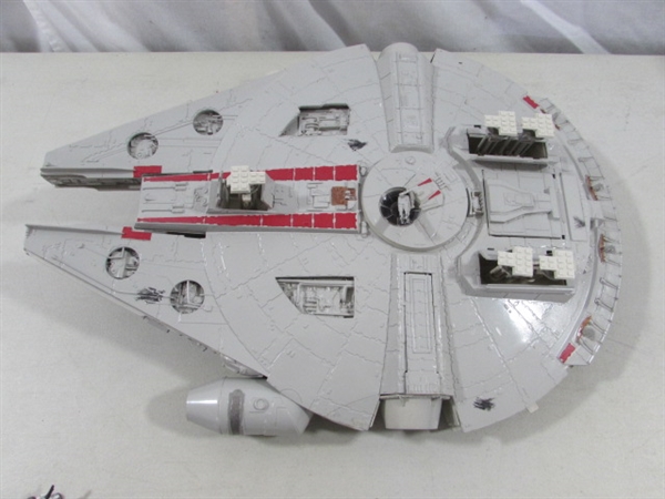 MILLENNIUM FALCON MODEL & DIECAST STAR WARS FIGURES