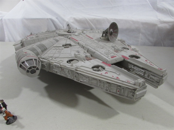 MILLENNIUM FALCON MODEL & DIECAST STAR WARS FIGURES