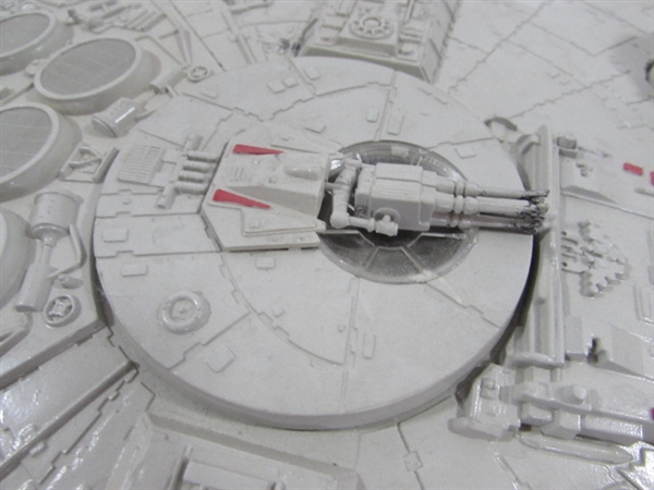 MILLENNIUM FALCON MODEL & DIECAST STAR WARS FIGURES