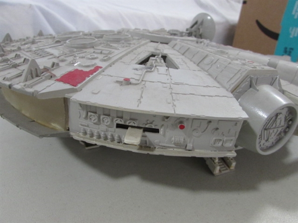 MILLENNIUM FALCON MODEL & DIECAST STAR WARS FIGURES