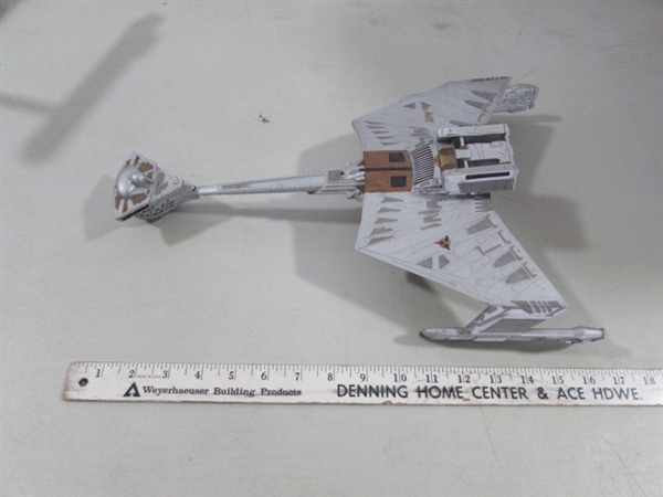 STAR TREK USS ENTERPRISE & KLINGON D7 BATTLE CRUISER MODELS