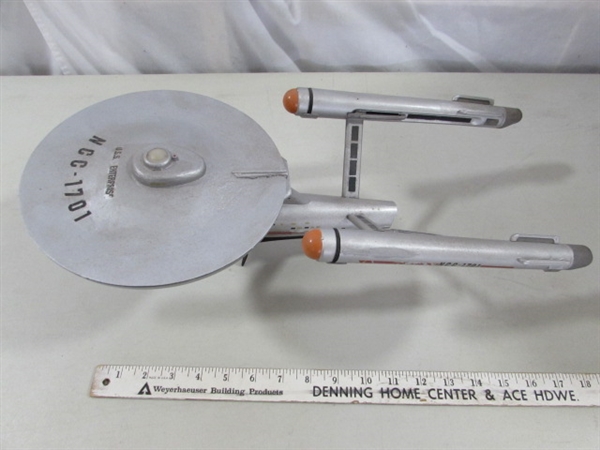 STAR TREK USS ENTERPRISE & KLINGON D7 BATTLE CRUISER MODELS
