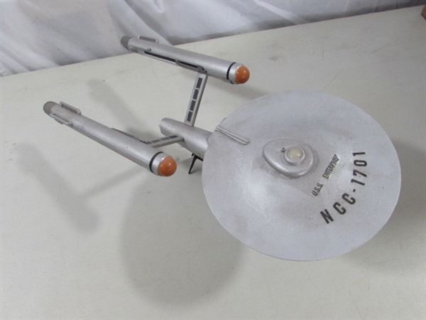 STAR TREK USS ENTERPRISE & KLINGON D7 BATTLE CRUISER MODELS