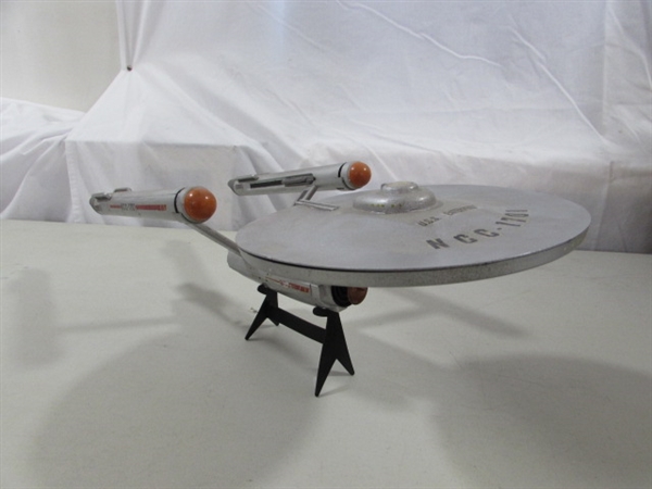 STAR TREK USS ENTERPRISE & KLINGON D7 BATTLE CRUISER MODELS