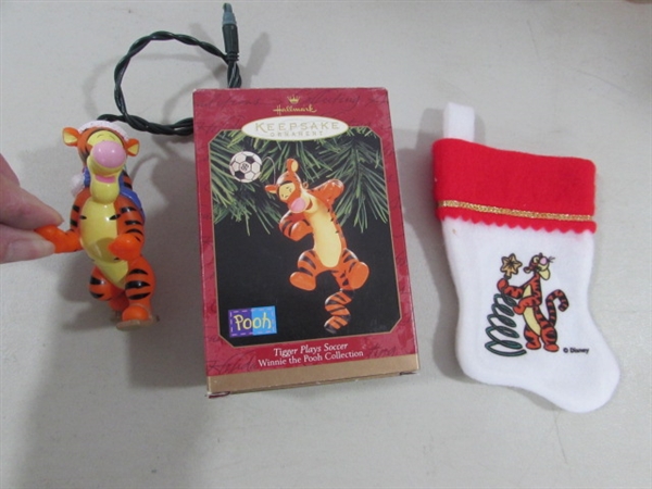 VINTAGE PLUSH TIGGER & POOH & MODERN PLUSH