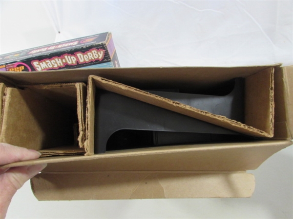 3 VINTAGE SMASH UP PLAY SETS