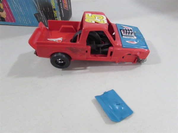 3 VINTAGE SMASH UP PLAY SETS