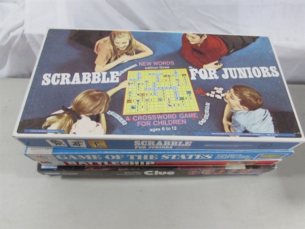BOARD GAMES & DOMINOES