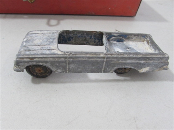 VINTAGE METAL & PLASTIC TOYS