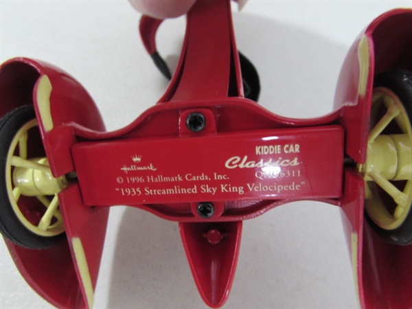VINTAGE METAL & PLASTIC TOYS