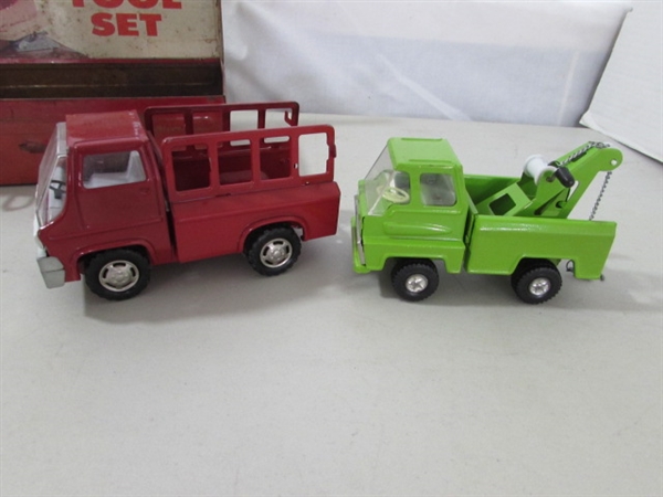 VINTAGE METAL & PLASTIC TOYS