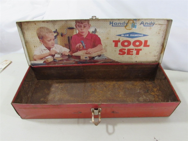 VINTAGE METAL & PLASTIC TOYS