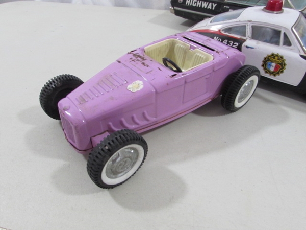 VINTAGE METAL POLICE CARS, HOT ROD, TRAILER & A CERAMIC ROUTE 66 COASTER