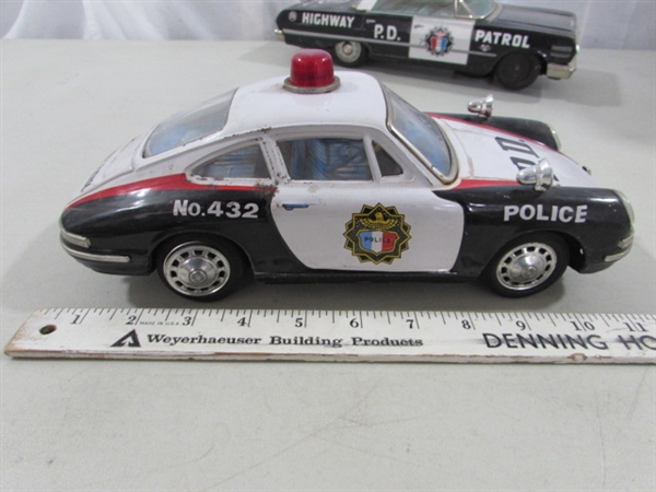 VINTAGE METAL POLICE CARS, HOT ROD, TRAILER & A CERAMIC ROUTE 66 COASTER