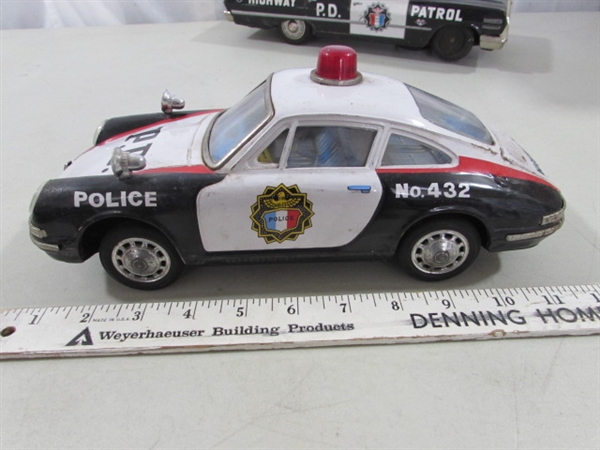 VINTAGE METAL POLICE CARS, HOT ROD, TRAILER & A CERAMIC ROUTE 66 COASTER