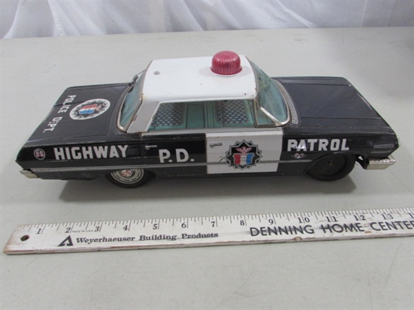 VINTAGE METAL POLICE CARS, HOT ROD, TRAILER & A CERAMIC ROUTE 66 COASTER