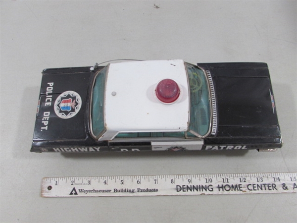 VINTAGE METAL POLICE CARS, HOT ROD, TRAILER & A CERAMIC ROUTE 66 COASTER