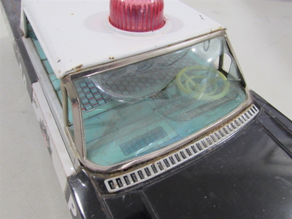 VINTAGE METAL POLICE CARS, HOT ROD, TRAILER & A CERAMIC ROUTE 66 COASTER