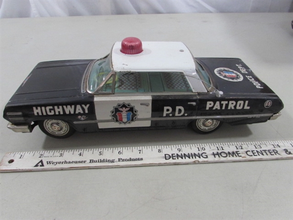 VINTAGE METAL POLICE CARS, HOT ROD, TRAILER & A CERAMIC ROUTE 66 COASTER