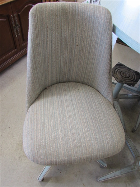 VINTAGE BABY BLUE TABLE W/1 CHAIR, 3 BASES & FOLDING FELT GAME COVER