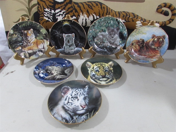 LARGE CLOTH TIGER WALL ART & BIG CAT COLLECTOR PLATES